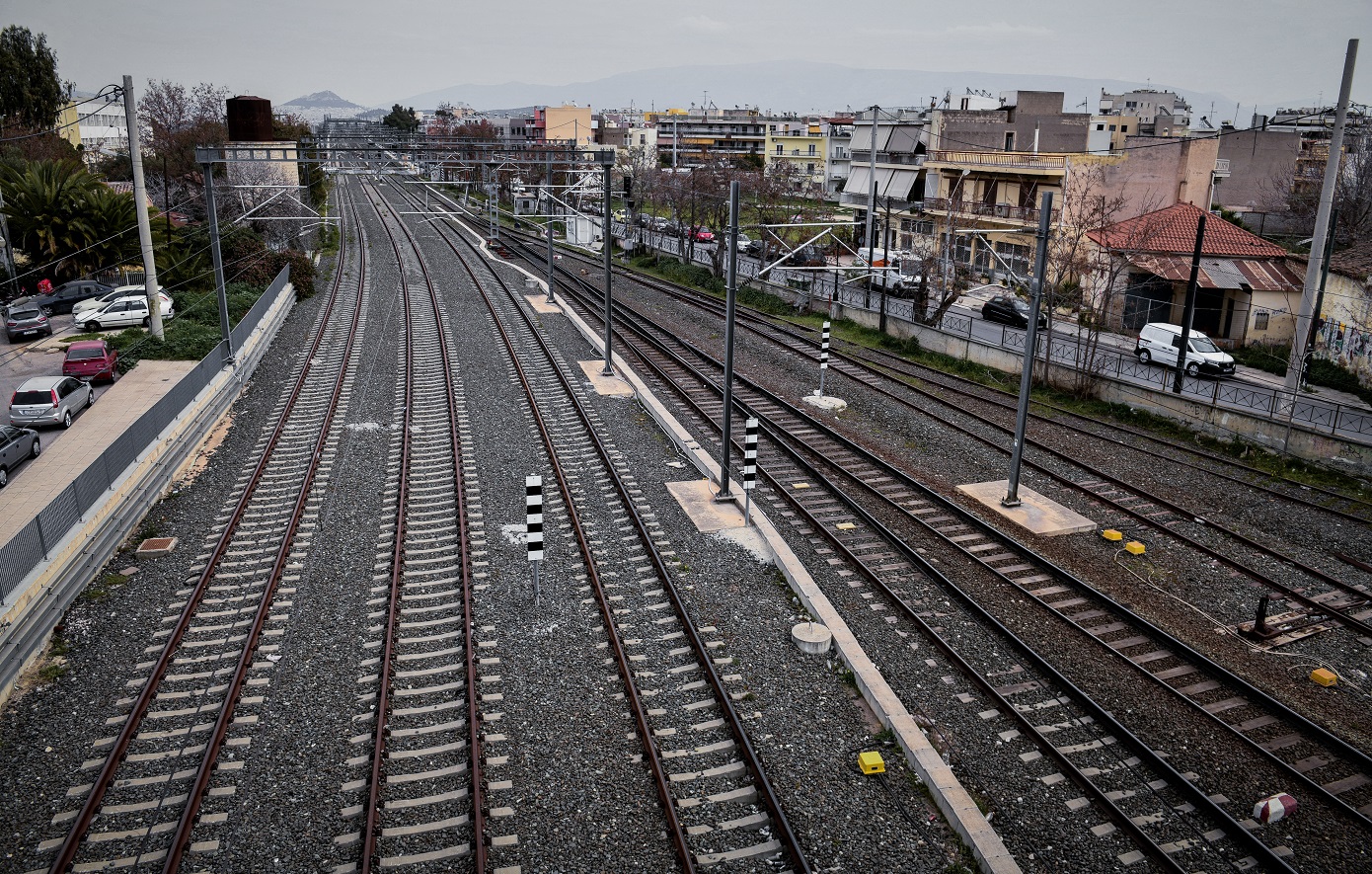 Ταλαιπωρία για εκατοντάδες επιβάτες της Hellenic Train – Ακινητοποιήθηκαν αμαξοστοιχίες λόγω πυρκαγιάς