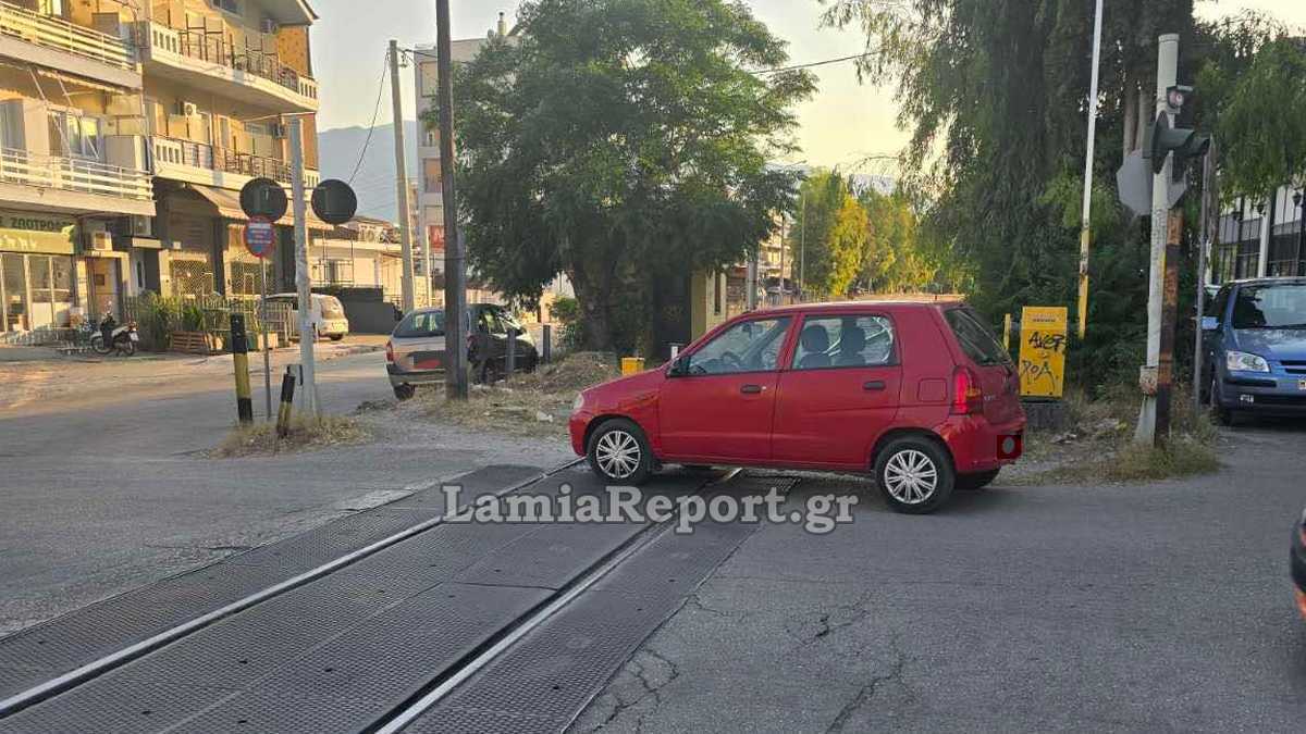 Παράτησε το όχημά του στις ράγες του τρένου και πήγε για… KINO