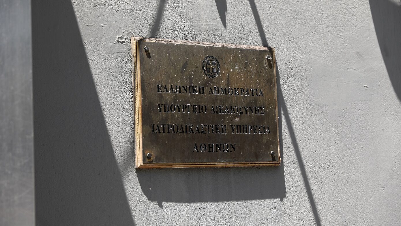 «Ξετινάζουν» την ιατροδικαστική υπηρεσία της Πάτρας – Στην Αθήνα φάκελοι υποθέσεων με «θολά» σημεία