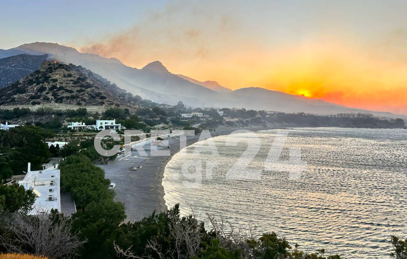 Μαίνεται η φωτιά στην Ιεράπετρα, «η κατάσταση παραμένει κρίσιμη» – Ισχυρές δυνάμεις στη μάχη με τις φλόγες