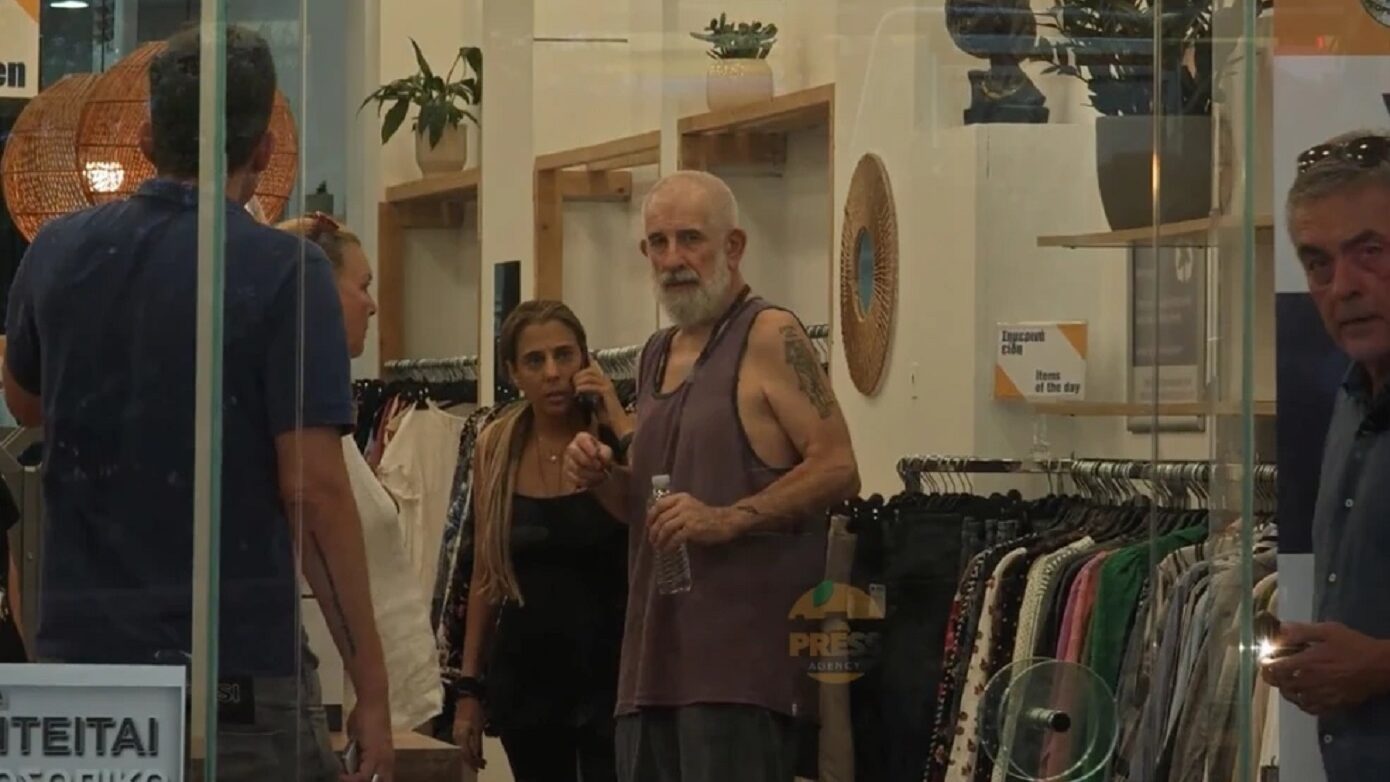 Ο Πέτρος Φιλιππίδης σε άσχημη ψυχολογική κατάσταση μετά την φωτιά στο σπίτι του – «Τα τελευταία υπάρχοντά του, τα ρούχα του χάθηκαν»