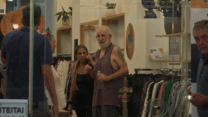 Ο Πέτρος Φιλιππίδης σε άσχημη ψυχολογική κατάσταση μετά την φωτιά στο σπίτι του – «Τα τελευταία υπάρχοντά του, τα ρούχα του χάθηκαν»