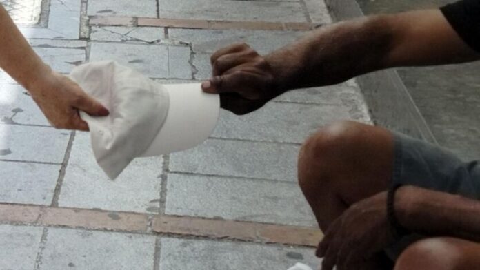 Περιφέρεια Αττικής προσφέρει υπηρεσίες “streetwork” στους άστεγους του Δήμου Ηρακλείου Κρήτης