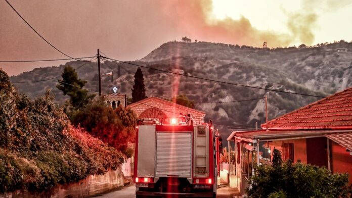 Πυρκαγιά σε αγροτοδασική περιοχή στα Κύθηρα – Ενισχύσεις καταφθάνουν από Λακωνία