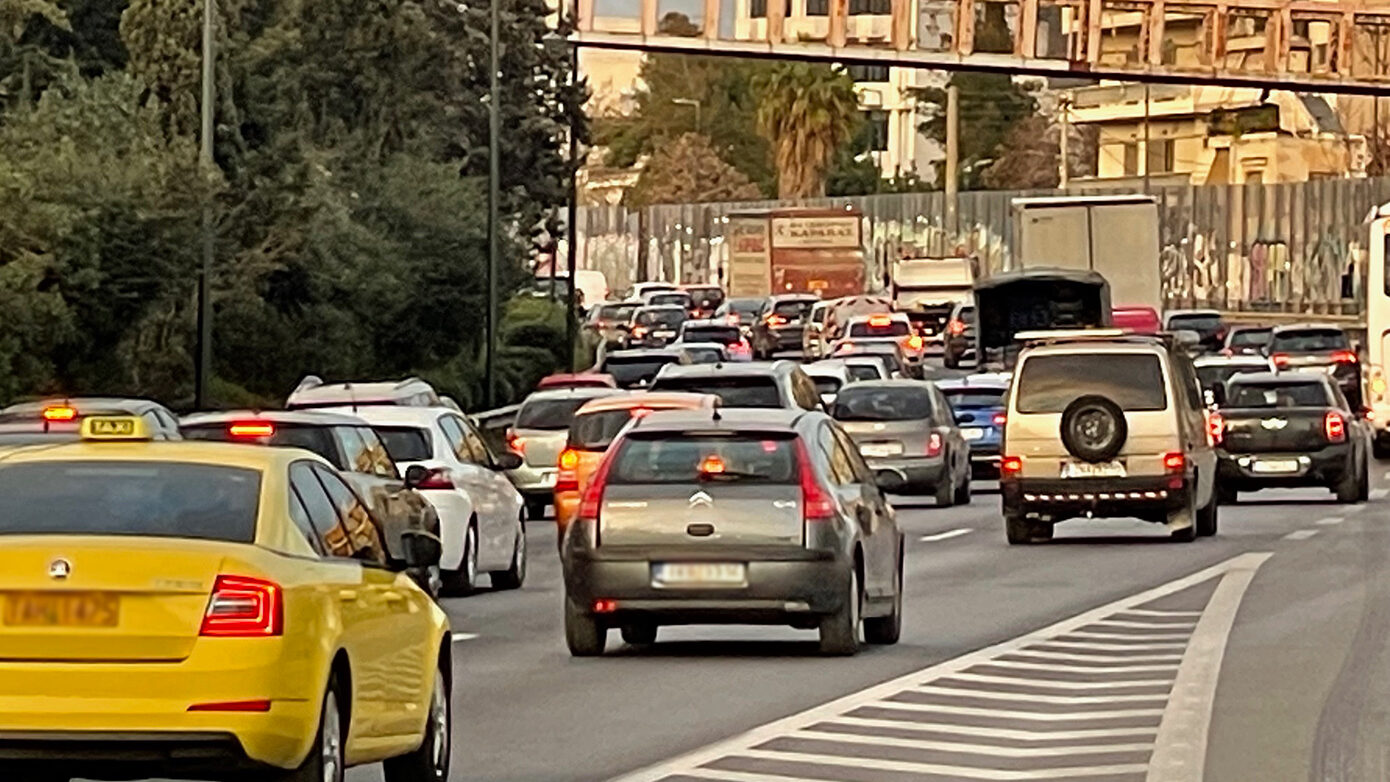 Κυκλοφοριακή συμφόρηση στον Κηφισό: Καθυστερήσεις έως 20 λεπτά στην Αττική Οδό