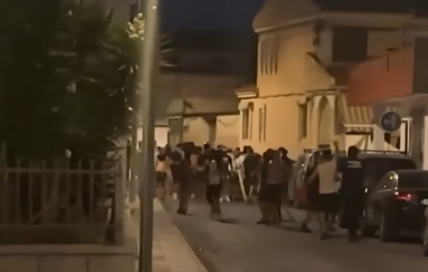 Ισπανία: Εννέα συλλήψεις μετά από ρατσιστικά επεισόδια – Ακροδεξιές ομάδες προτρέπουν σε «κυνήγι» μεταναστών