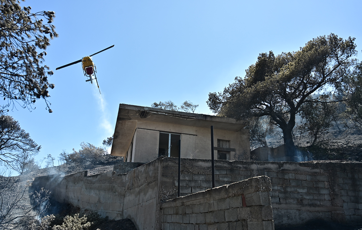 «Ο σύντροφός μου αρνείται να εγκαταλείψει το σπίτι, θέλω να με καλέσει» – Απελπισμένη έκκληση στον αέρα εκπομπής από κάτοικο στο Κορωπί