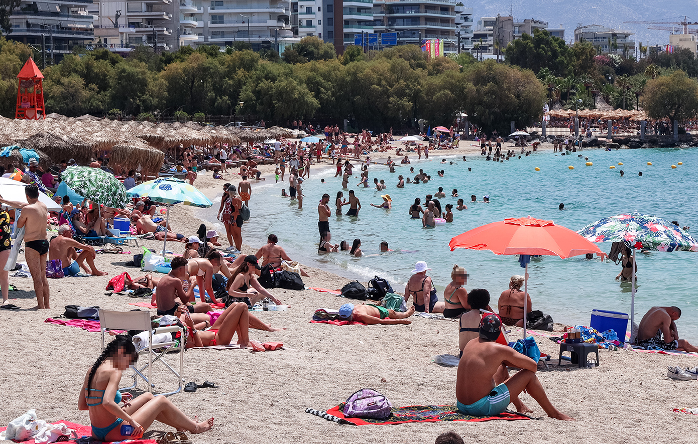 Καιρός: «Αβάσταχτα τα επόμενα βράδια με υψηλές θερμοκρασίες» – Ποια θα είναι η χειρότερη μέρα του καύσωνα