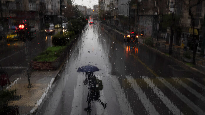 Καταιγίδα πλήττει την Αττική τώρα
