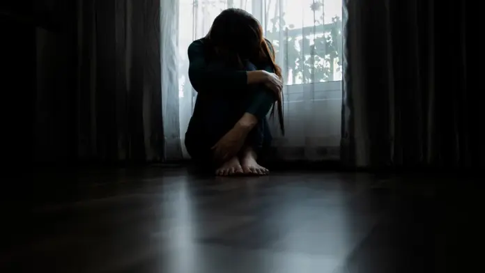 Τουρίστρια κατήγγειλε ότι τέσσερα άτομα κατέγραψαν και διέδωσαν προσωπικές της στιγμές