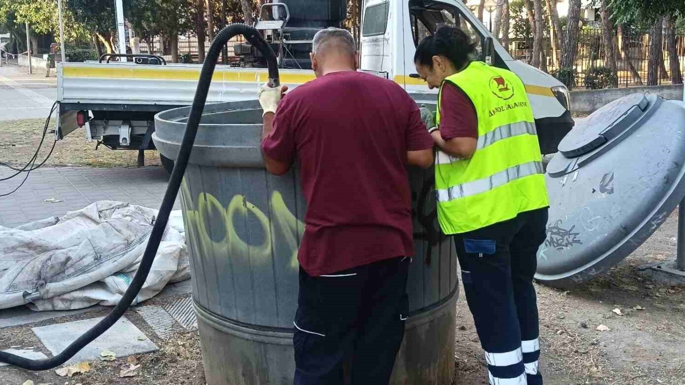 Καθημερινή φροντίδα και απολύμανση κάδων στον Δήμο Καλαμαριάς