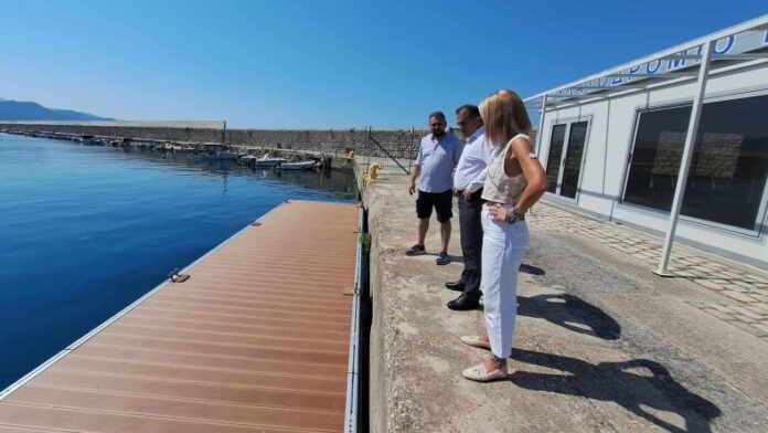 Πλωτή εξέδρα για το υδατοδρόμιο Καλαμάτας