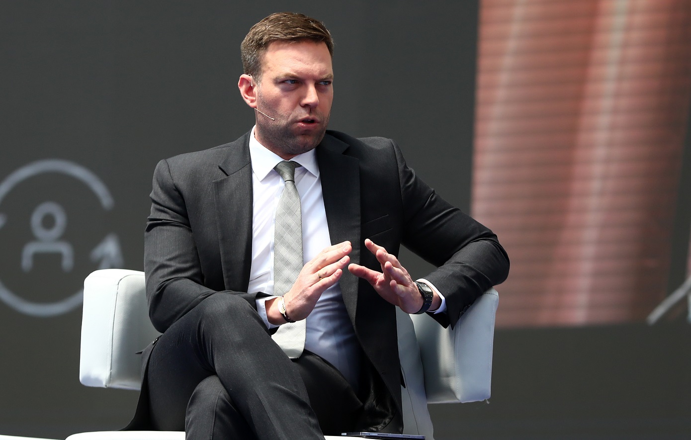 Το Κίνημα Δημοκρατίας του Στέφανου Κασσελάκη προσκαλεί σε βραδιά γιόγκα: «Φέρτε το χαλάκι σας και ελάτε»