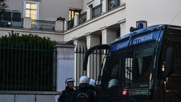 Υπό διαβούλευση το νομοσχέδιο του υπουργείου Παιδείας: Έως 10 χρόνια φυλάκιση για επιθέσεις σε πανεπιστήμια
