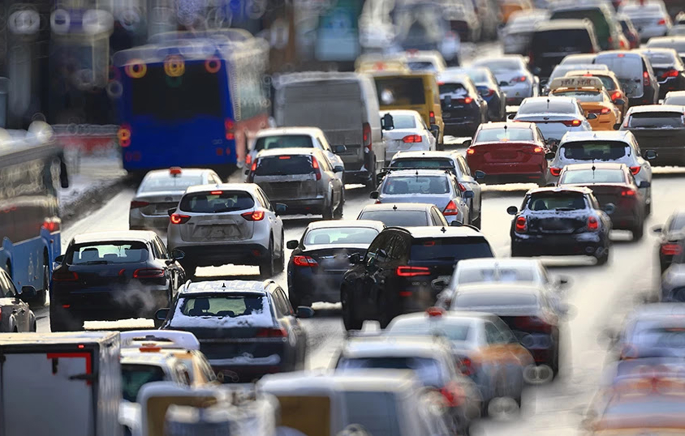 Κίνηση τώρα: Σύγκρουση λεωφορείου στην Αχαρνών και διαρροή λαδιών στο οδόστρωμα