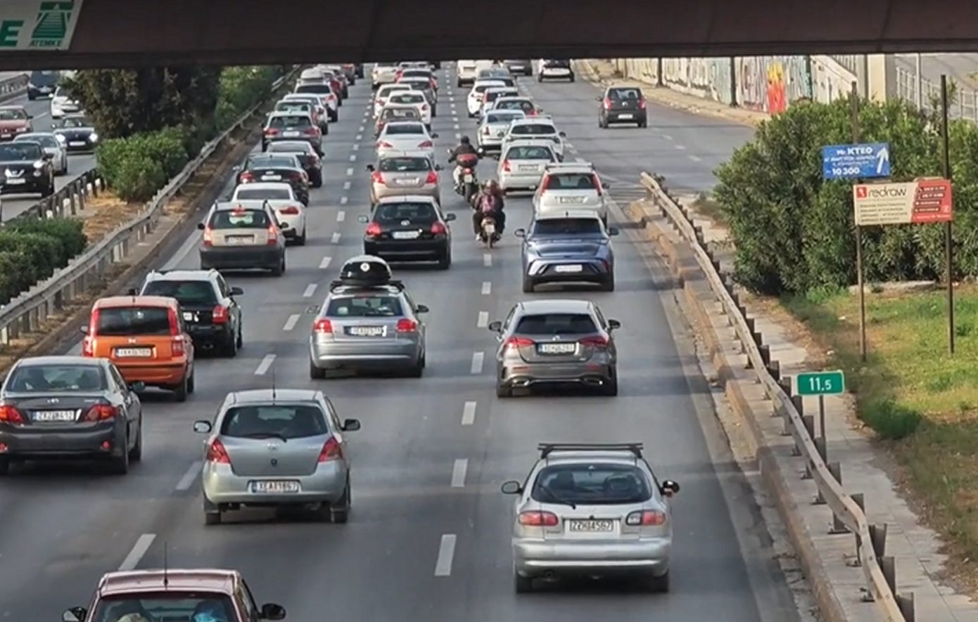 Κίνηση τώρα: Τροχαίο μεταξύ φορτηγού και αυτοκινήτου στην Αθηνών-Κορίνθου