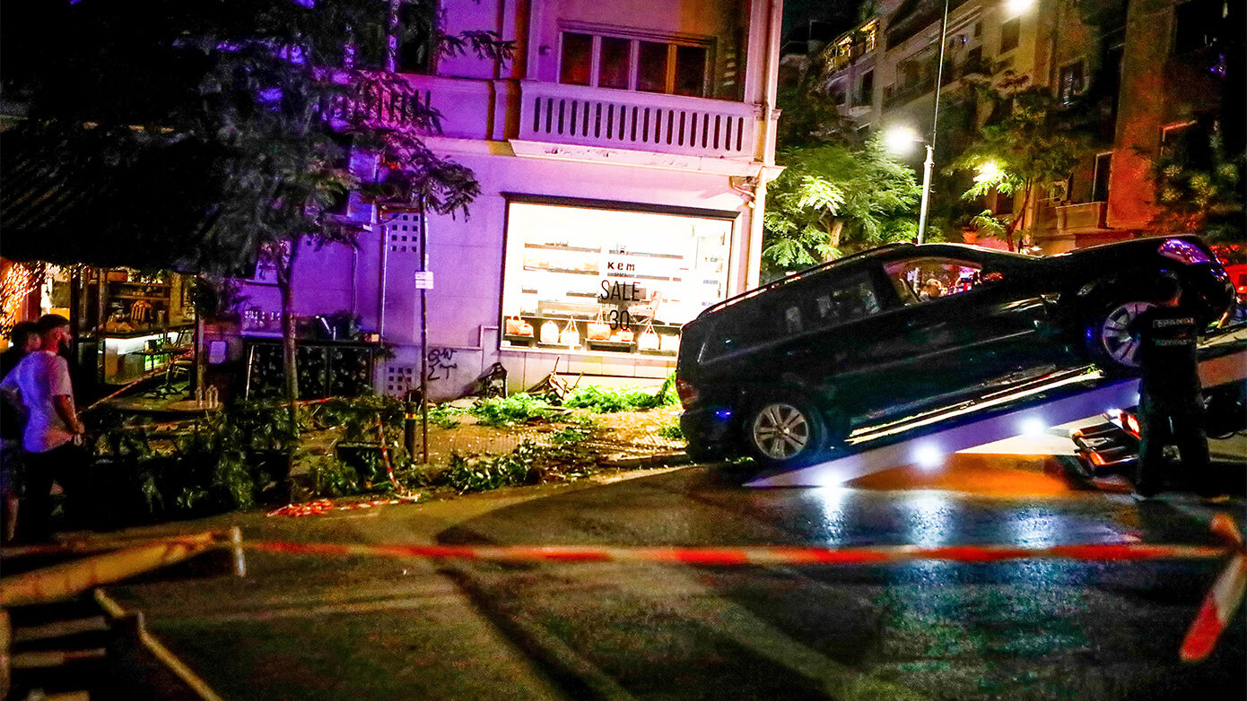 Σοκαριστικό ατύχημα στο Κολωνάκι: «Μόνο που πρόλαβα να γυρίσω το κεφάλι – Αν έφτανα δύο δευτερόλεπτα αργότερα, δεν θα ζούσα»