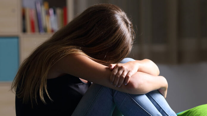 «Το είχαν προμελετήσει, τη βίαζαν μέχρι το πρωί»: Σοκαριστική μαρτυρία για τον ομαδικό βιασμό της 12χρονης