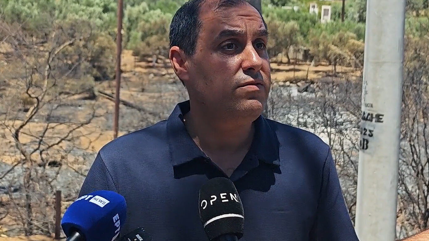 Επιθεώρηση στις πυρόπληκτες περιοχές σε Σπάτα, Πικέρμι και Κορωπί από τον Κατσαφάδο – «Προτεραιότητα η άμεση στήριξη των πληγέντων»