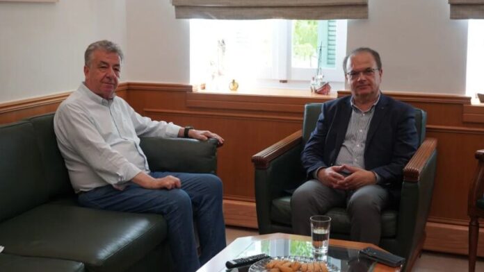 Αρνητική απάντηση Αρναουτάκη και Μαρινάκη στον Πλεύρη για μόνιμη κλειστή δομή μεταναστών