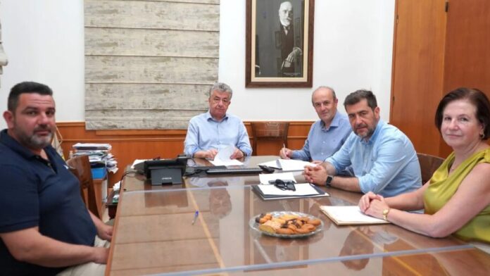 Συνεργασία Π. Κρήτης και Δήμου Ιεράπετρας για την καθαριότητα της Παχειάς Άμμου