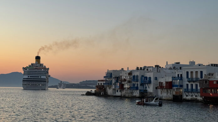 “Καθημερινές αφίξεις κρουαζιερόπλοιων στη Μύκονο: Οικονομικά οφέλη από το νέο τέλος αποβίβασης”