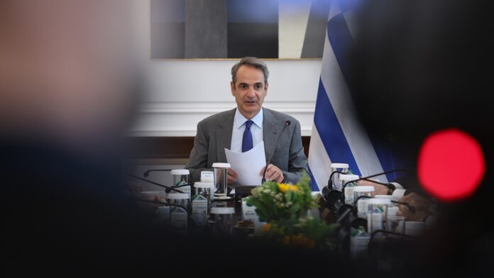 Η σκακιστική στρατηγική του Κυριάκου Μητσοτάκη, τα λευκά πιόνια και η πρωτοβουλία ενεργειών