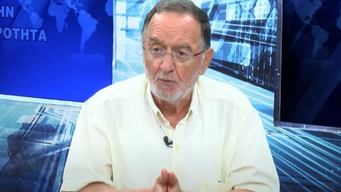 Λαφαζάνης για την «εισβολή» στο Συμβούλιο αρχηγών του ‘15: Ο Παυλόπουλος είναι μυθομανής, ο Τσίπρας με προσκάλεσε