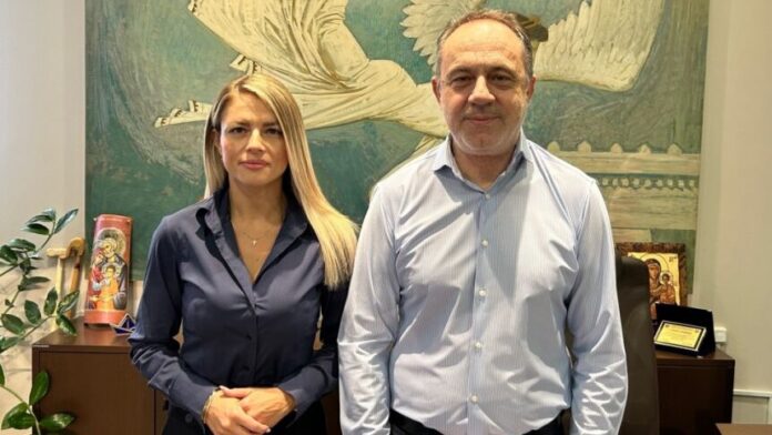 Ορκωμοσία νέας Δημοτικής Συμβούλου από τον Δήμαρχο της Λαμίας