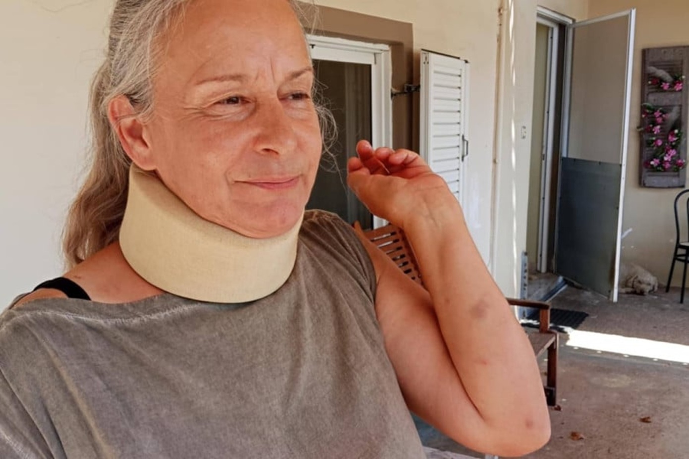 Εθελόντρια φιλοζωικής καταγγέλλει βίαιη επίθεση και ξυλοδαρμό από άνδρα που πουλούσε κουτάβια σε λαϊκή αγορά