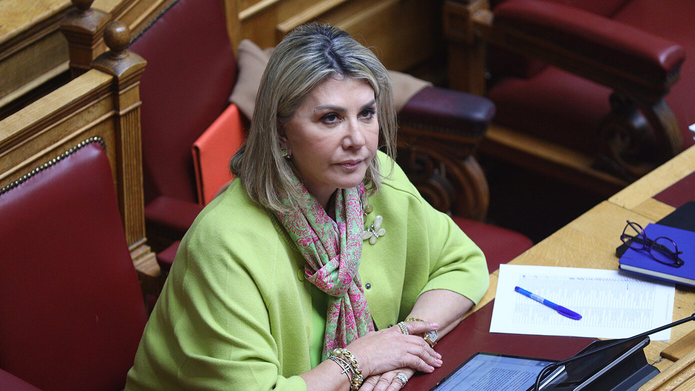 Η Ζέτα Μακρή αποκαλύπτει πώς έπεσε θύμα εκβιασμού – «Είναι τρία χρόνια μεγαλύτερος από τον γιο μου και με τραυμάτισε πολύ αυτό που συνέβη»