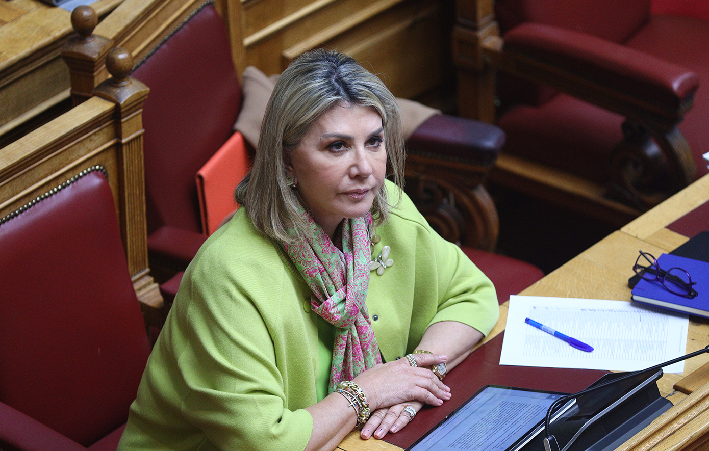 Η Ζέτα Μακρή αποκαλύπτει πώς έπεσε θύμα εκβιασμού – «Είναι τρία χρόνια μεγαλύτερος από τον γιο μου και με τραυμάτισε πολύ αυτό που συνέβη»