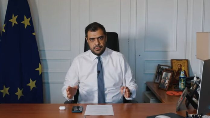 Briefing Μαρινάκη για τους πολίτες: Τα ιδιωτικά πανεπιστήμια, οι εξελίξεις στη Μέση Ανατολή και οι αποκαλύψεις σε πιο προσωπικές ερωτήσεις