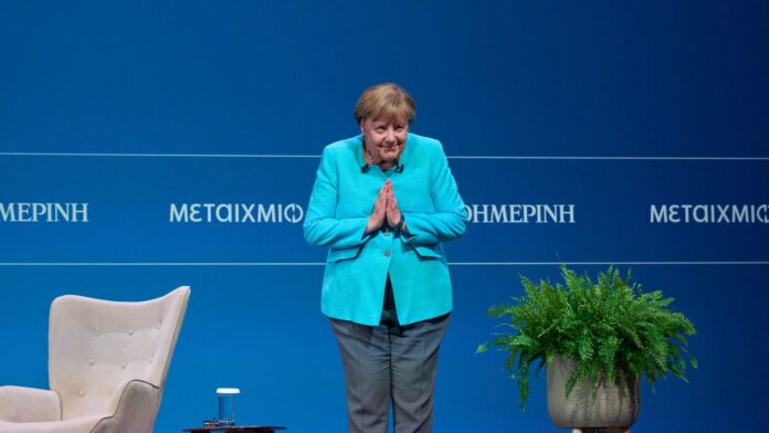 Όταν η Μέρκελ έχασε τη… φωνή της με τον Τσίπρα – Το Grexit, ο Σόιμπλε και το κρίσιμο δημοψήφισμα του 2015