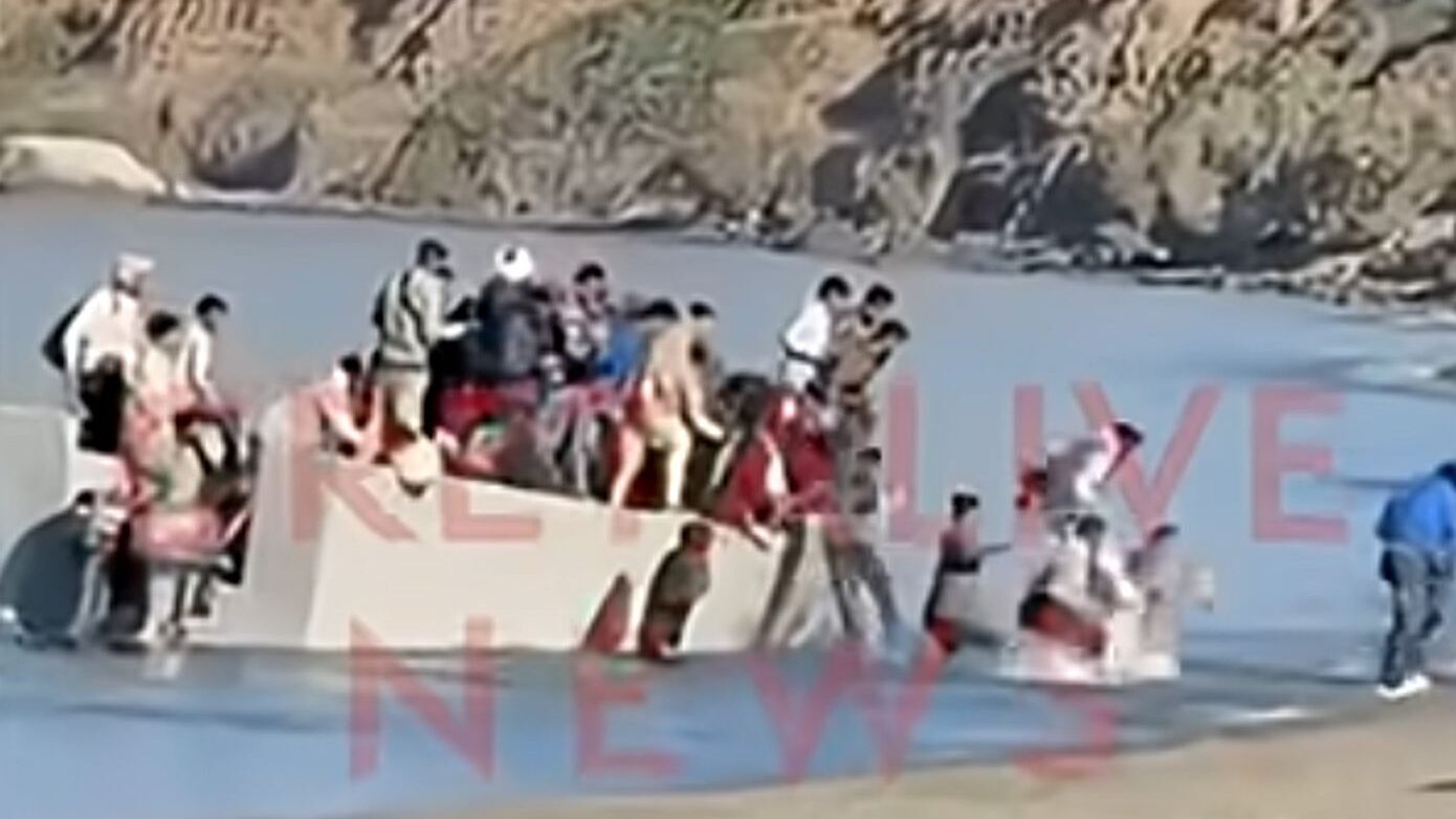 Κρήτη: Πάνω από 800 μετανάστες καταφτάνουν στα νότια παράλια του νησιού – Βίντεο καταγράφει την αποβίβασή τους σε παραλία