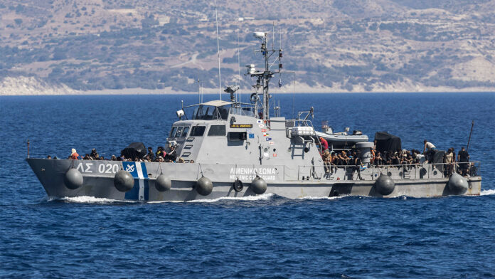 Σωτηρία 41 μεταναστών νότια των Καλών Λιμένων στην Κρήτη – Επιχείρηση υπό την καθοδήγηση του ΕΚΣΕΔ