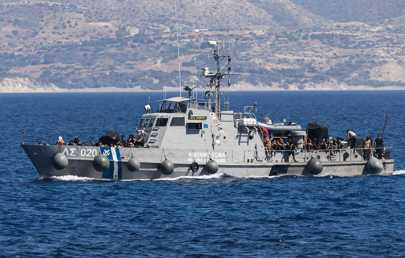 Σώθηκαν 11 μετανάστες ανατολικά του Αγαθονησίου – Το πλοιάριό τους προσάραξε σε βραχώδη ακτή