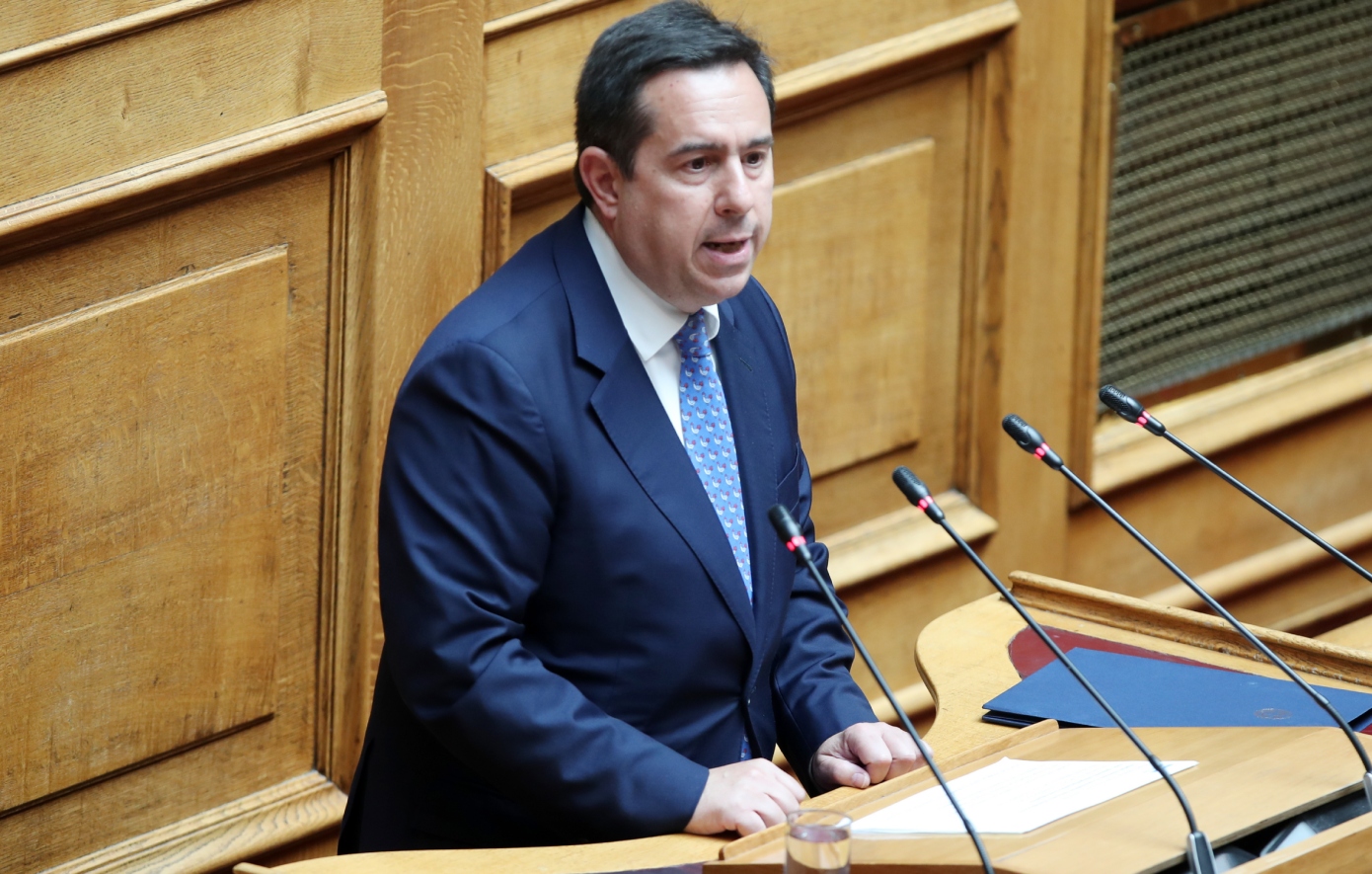 Μηταράκης προς Κωνσταντοπούλου: Η αισθητική σας θυμίζει καταδότη της Κατοχής – Το ζήτημα δεν είναι η φωνή σας, αλλά το ήθος σας