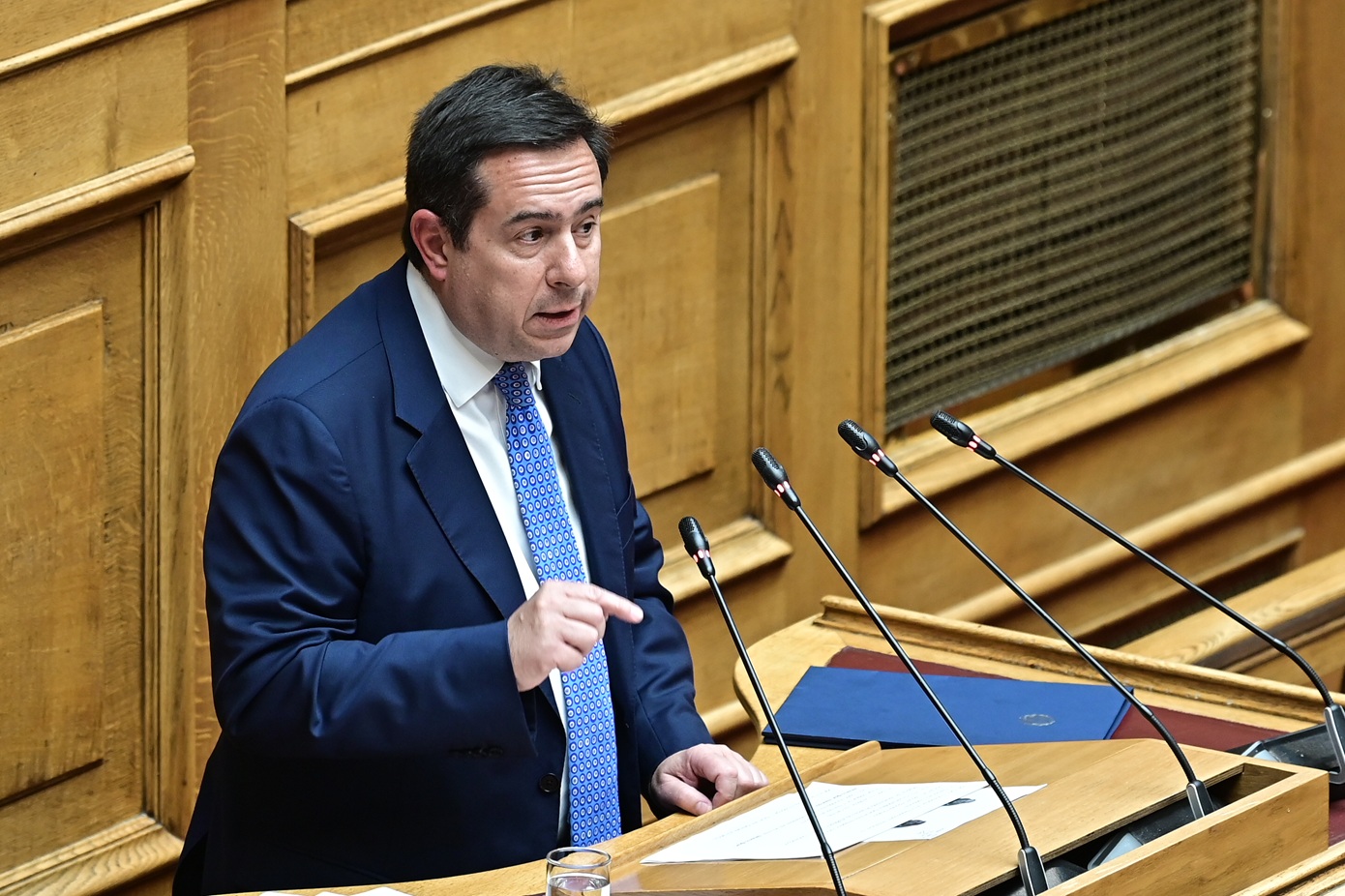 Κατηγορηματική δήλωση Μηταράκη στον Φάμελλο: «Η ΝΔ παραμένει και η ψηφοφορία θα διεξαχθεί κανονικά»