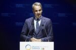 Μητσοτάκης στη Σύνοδο για την ανασυγκρότηση της Ουκρανίας: «Να αυξήσουμε τη συλλογική μας πίεση στη Ρωσία»