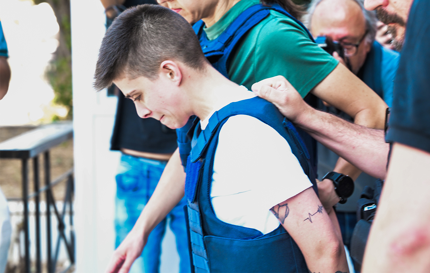 Η Ειρήνη Μουρτζούκου στην Ευελπίδων μετά τη σύλληψή της, διανυκτέρευσε στη ΓΑΔΑ – Δείτε το βίντεο της σύλληψης