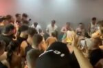 «Δεν ήταν στοματικό σεξ, αλλά παιχνίδι με σοκολάτα»: Πώς απαντά το κλαμπ στη Ζάκυνθο μετά τις έντονες αντιδράσεις