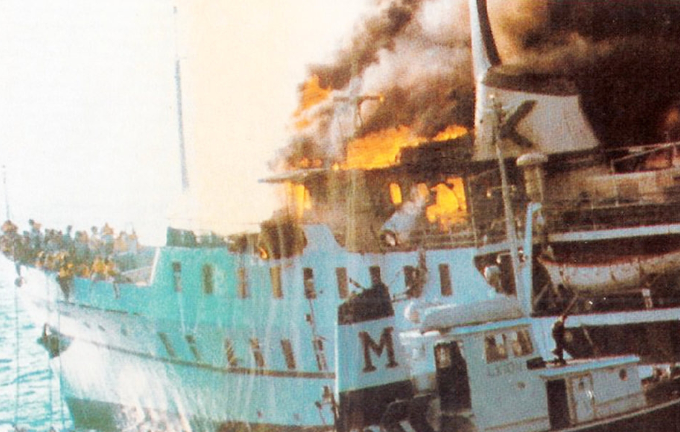 Σαν σήμερα 11 Ιουλίου: Ο Σαρωνικός βυθίζεται στον πανικό – Το τρομοκρατικό πλήγμα στο «City of Poros»