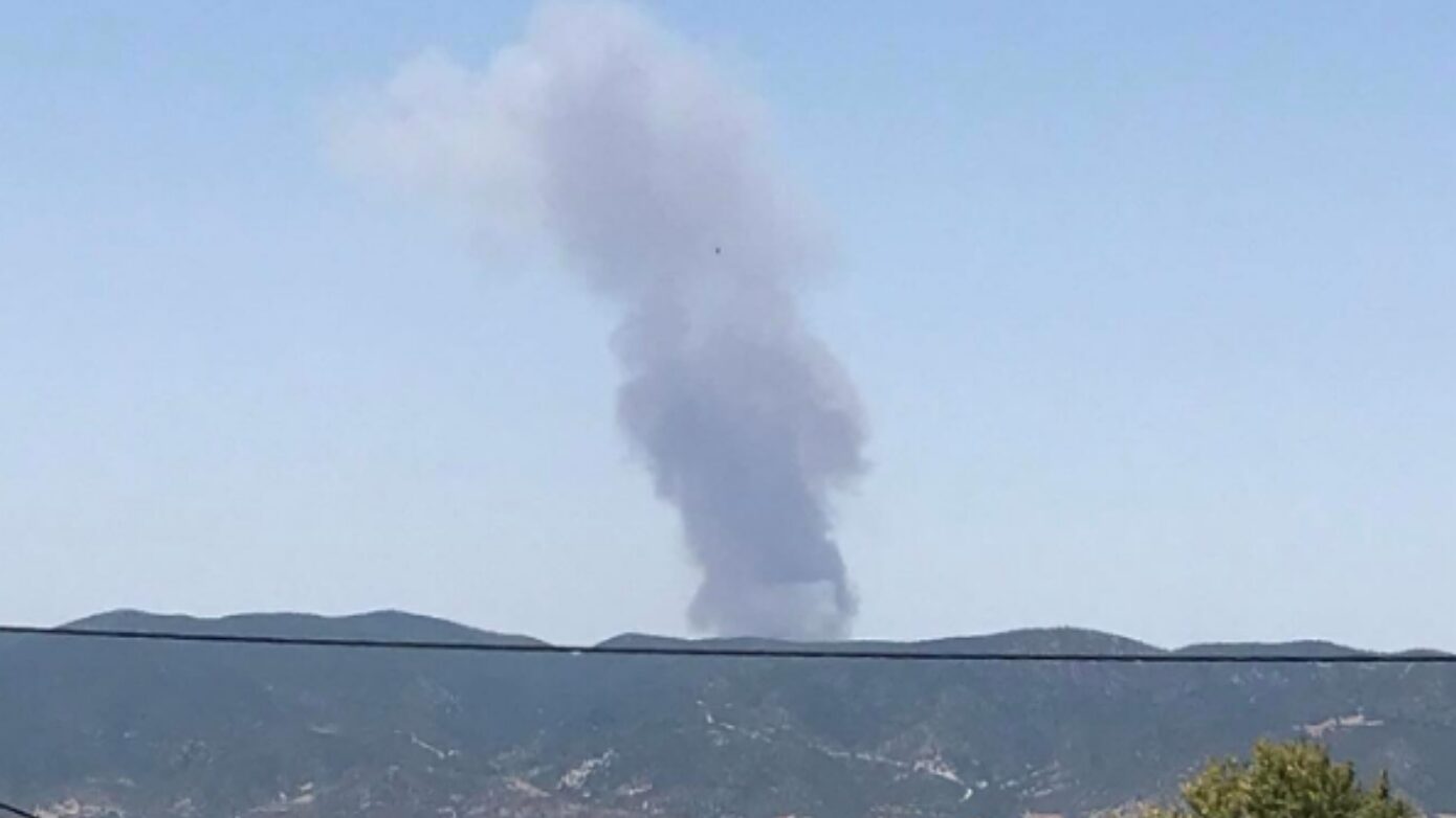 Φωτιά μαίνεται σε περιοχή του δήμου Βόλβης στη Θεσσαλονίκη – Επίγειες και εναέριες δυνάμεις στη μάχη