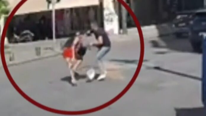 Σοκαριστικό συμβάν στην Ομόνοια: Τουρίστας ρώτησε ταξιτζή για την ασφάλεια της περιοχής και αμέσως μετά… τον λήστεψαν