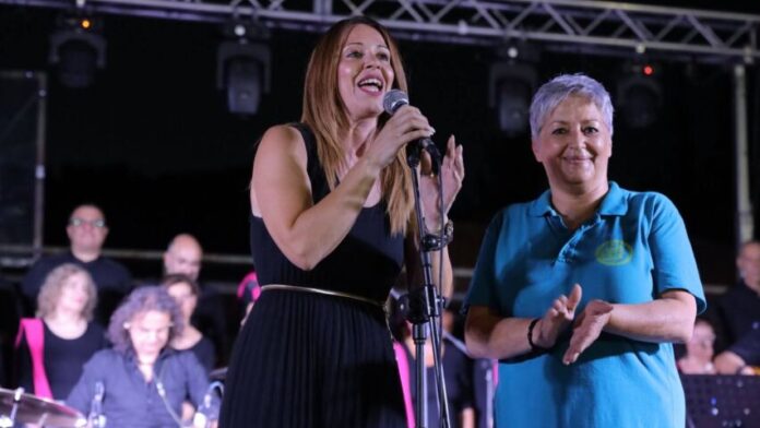 Εντυπωσιακή προσέλευση στο αφιέρωμα για τον Γρηγόρη Μπιθικώτση στον Δ. Ωραιοκάστρου