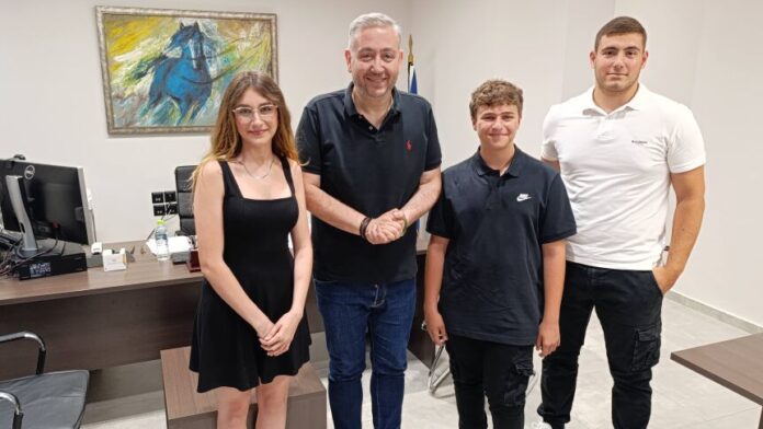 Διακριθέντες μαθητές ρομποτικής βραβεύτηκαν από τον Δήμαρχο Ωραιοκάστρου