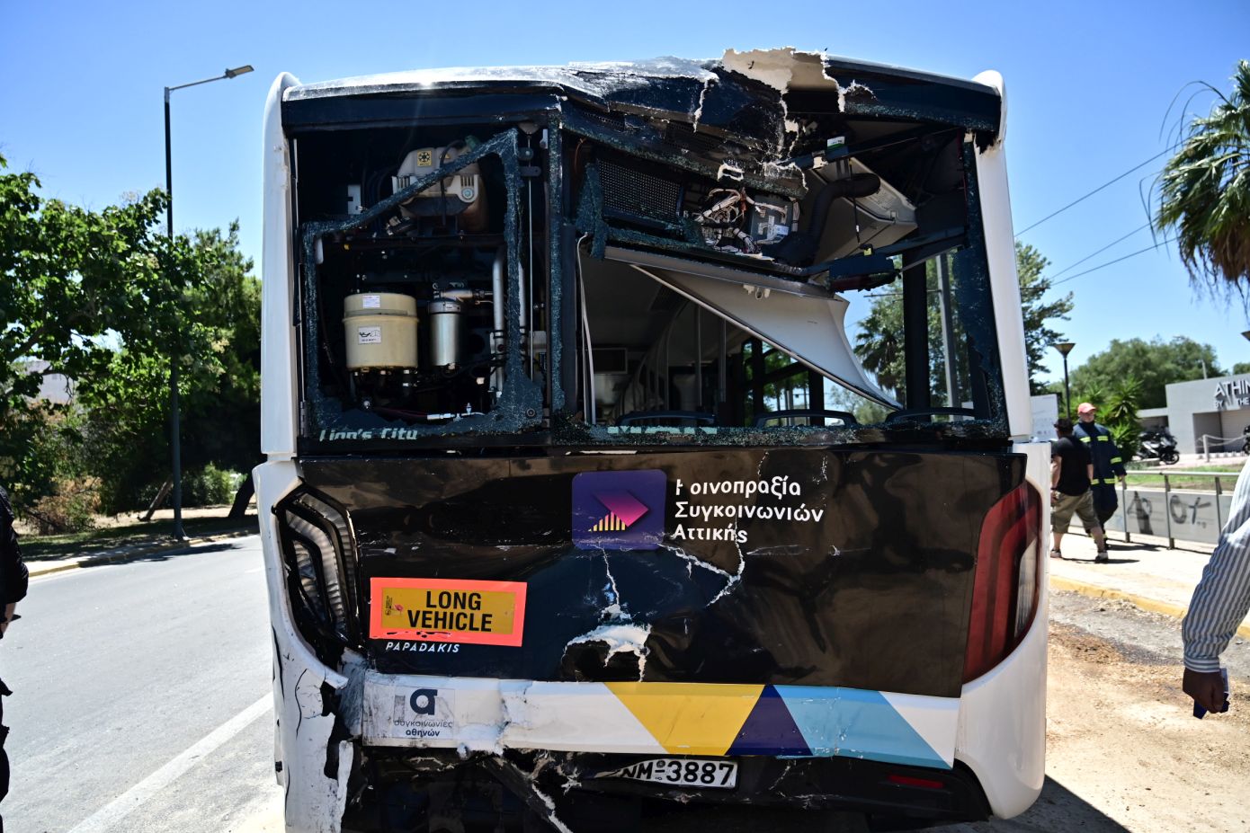 ΕΔΕ για το σοβαρό τροχαίο των λεωφορείων στη Βούλα – Τα δύο σενάρια που εξετάζουν οι Αρχές