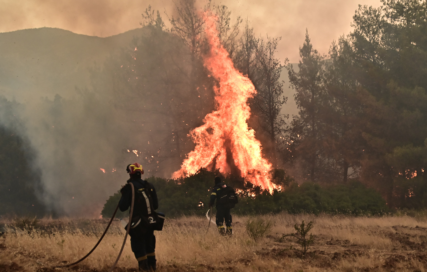 Η Πυροσβεστική αντιμέτωπη με πυρκαγιές σε πολλά μέτωπα – Ειδοποιήσεις από το 112 σε Θεσπρωτία, Μεσσηνία και Κιλκίς
