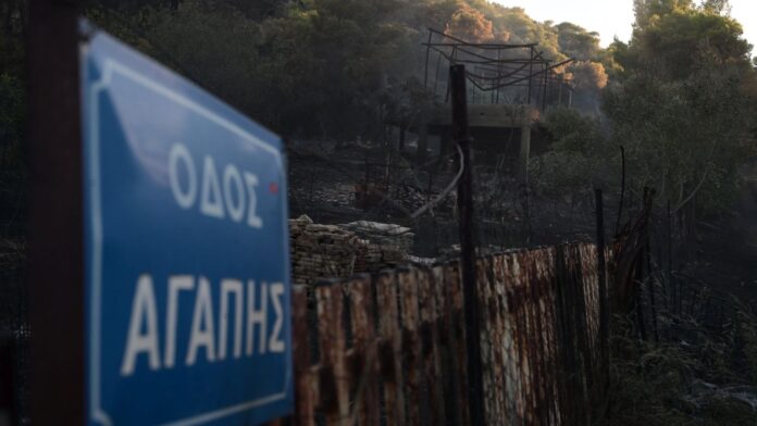Η επόμενη ημέρα μετά την καταστροφική φωτιά: Κάηκαν σπίτια σε Πικέρμι, Ραφήνα, Σπάτα